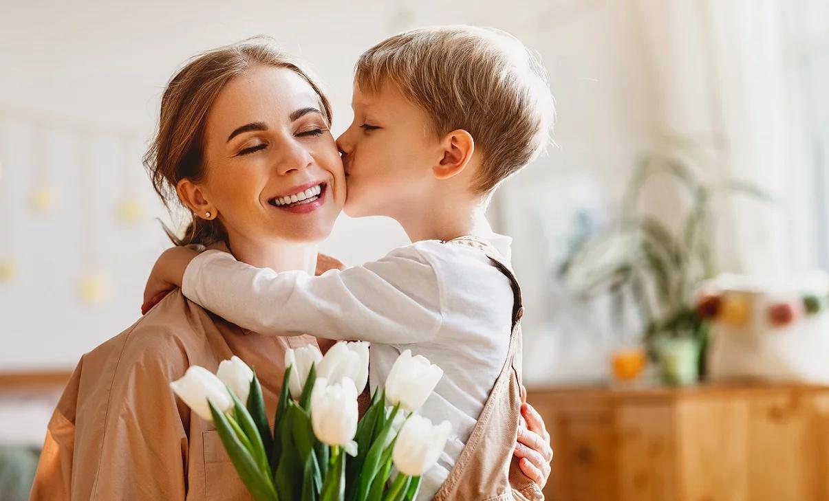 Dzień kobiet. Jak postrzegana jest kobiecość?