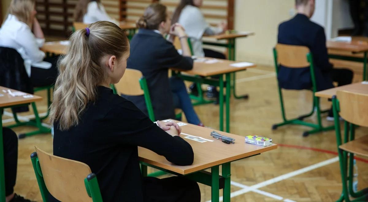 Egzamin gimnazjalny 2017. "Egzamin z matematyki i nauk przyrodniczych przebiegł spokojnie"