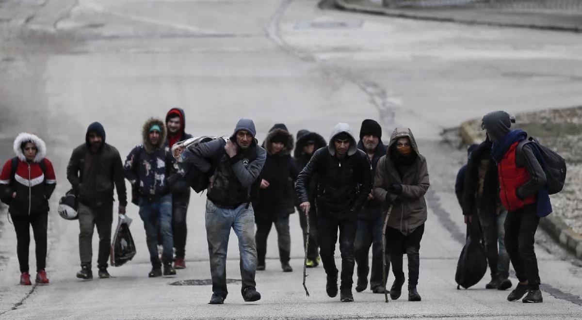 Migranci chcieli przedostać się z Turcji do Grecji. Policja użyła gazu łzawiącego