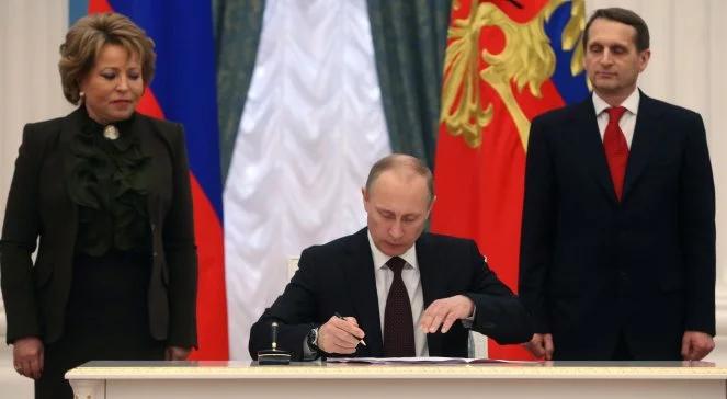 Podpis Putina pod dokumentami o aneksji Krymu