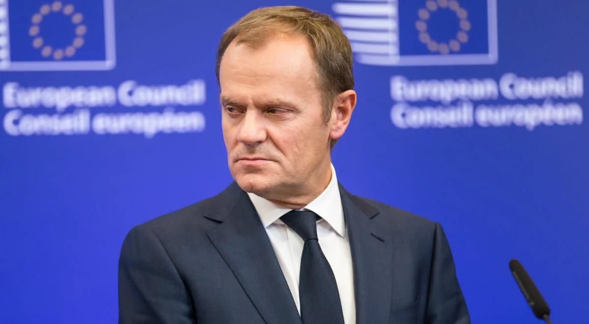 "Politico" o Donaldzie Tusku: jest teraz "kulawym kaczorem"