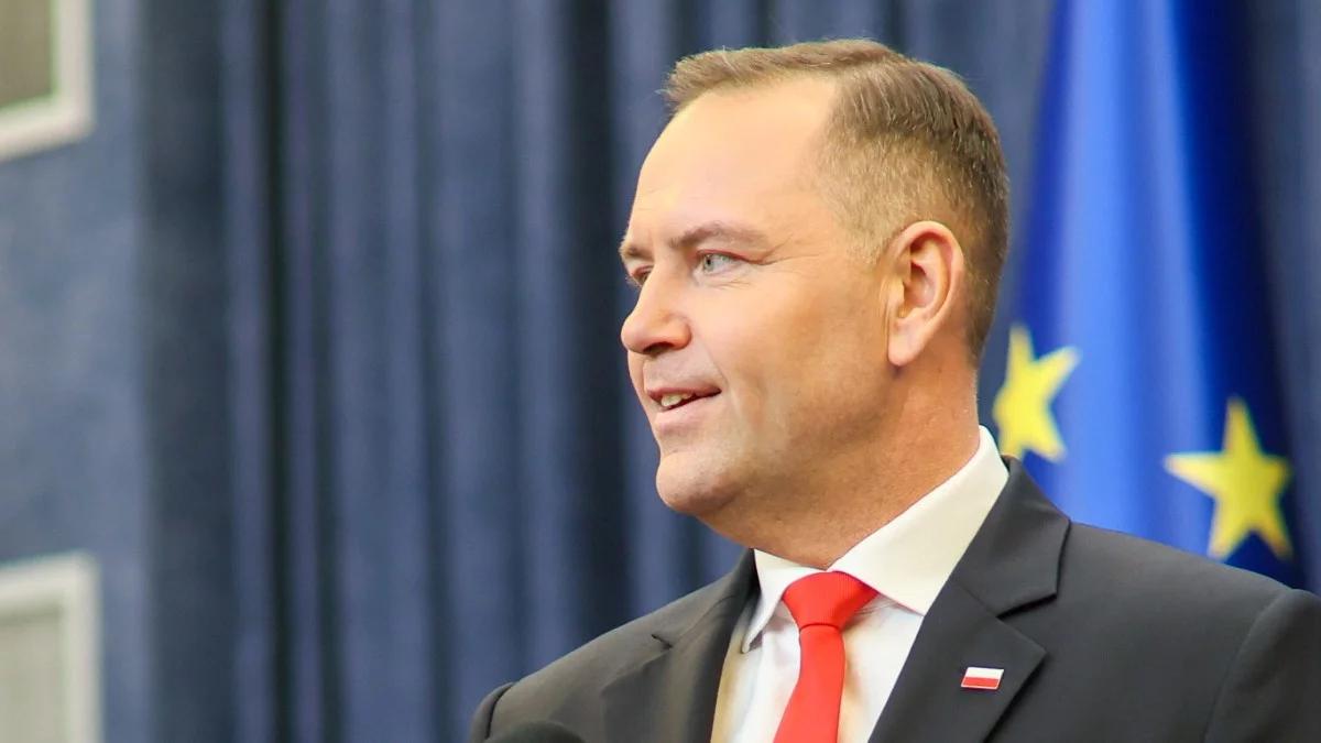 Kolejne weto Nawrockiego. Nowak-Paralusz: prezydent gra w szachy, rząd w warcaby