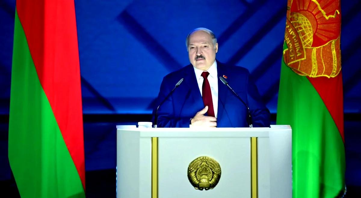 Łukaszenka do dysydentów: "wracajcie na kolanach, pełzając". W orędziu mówił też "czy będzie wojna"
