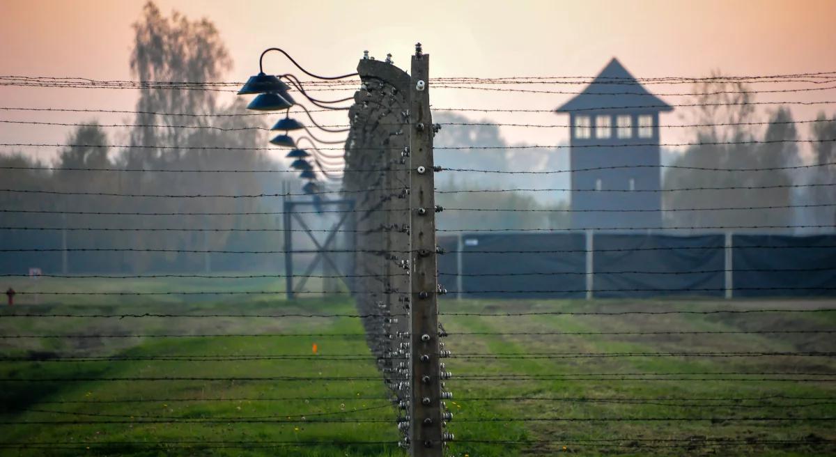 80. rocznica pierwszego transportu do Auschwitz. Historyk: celem była eksterminacja Polaków