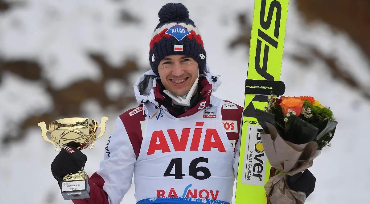 Kamil Stoch otwiera galerię i daleko skacze na treningach. "Wszystko wygląda dobrze" 