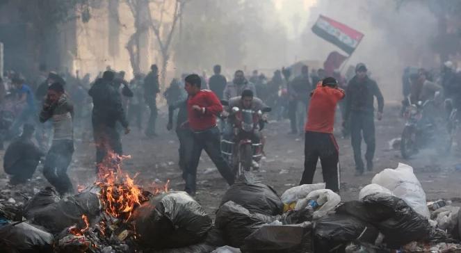 Żandarmeria na placu Tahrir. Demonstranci nie ustępują