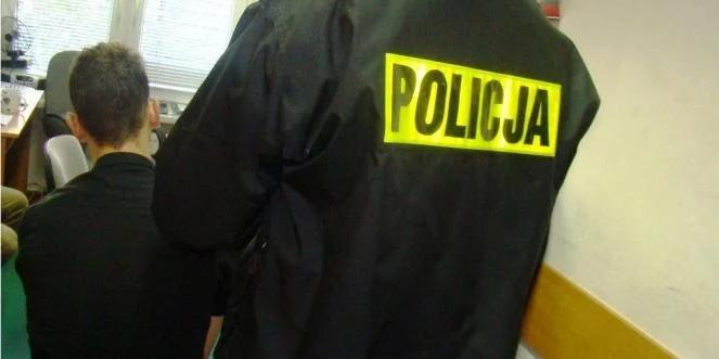 "Kopał, bił, wymuszał". Policjant przed sądem