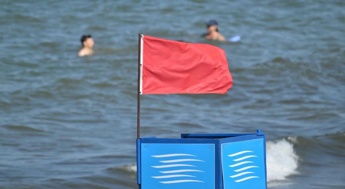 Fale, prądy wsteczne i sinice. Zamknięto kilkanaście kąpielisk