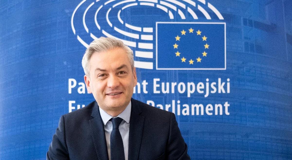 Biedroń kłamał ws. aborcji. Rząd Finlandii zdementował fake newsa