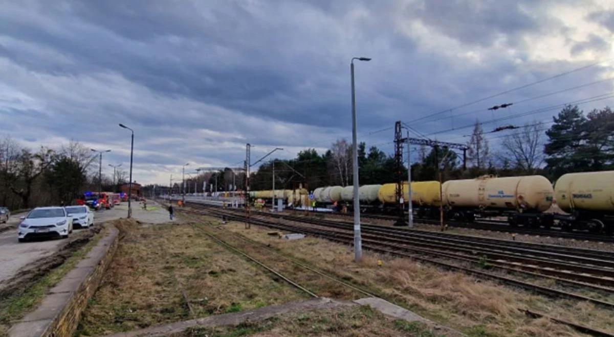 Dolnośląskie. Wykoleiły się cysterny z paliwem lotniczym. Trwa akcja służb