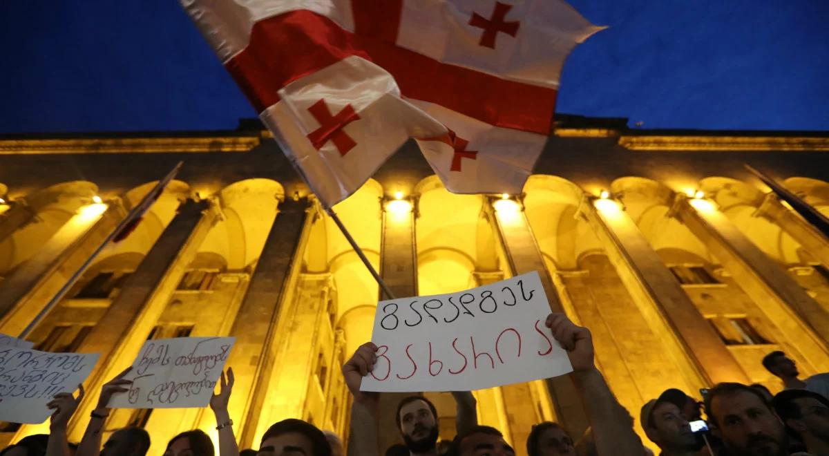 Gruzja: kolejny dzień antyrządowych manifestacji. Gruzini chcą dymisji szefa MSW