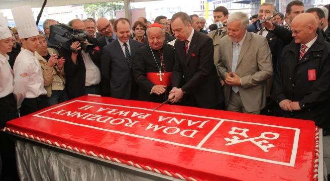Dziwisz w Wadowicach: módlmy się za kanonizację JP2