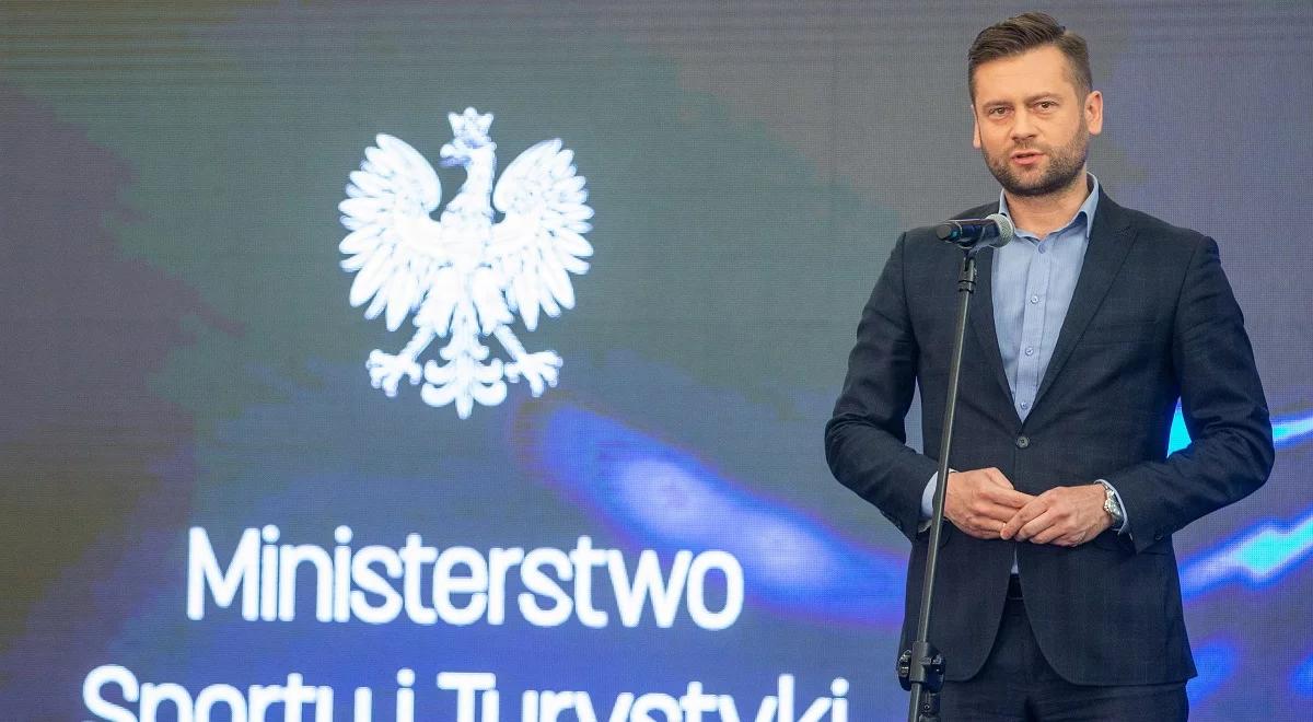 Minister Bortniczuk reaguje na skandaliczną decyzję ws. Rosjan. Będzie naciskał na bojkot