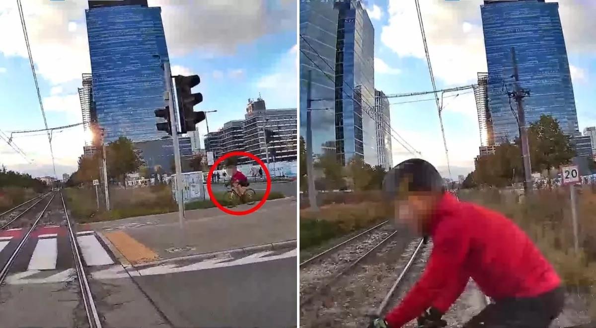 Rowerzysta wjechał wprost pod tramwaj. Nagranie ku przestrodze