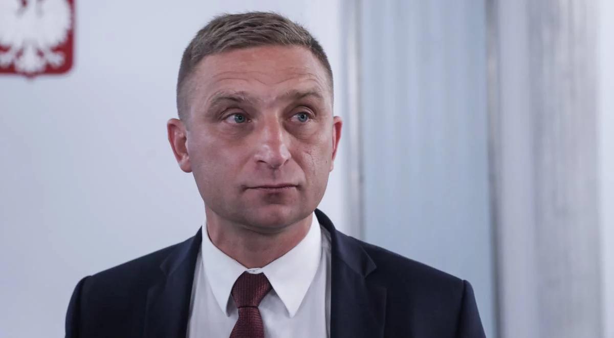 Duda ułaskawia Bąkiewicza. Poseł KO: prezydent przekroczył swoje uprawnienia