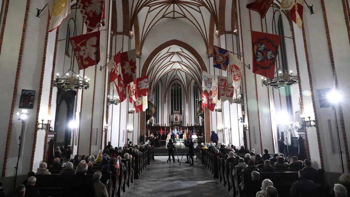 "Naszą polityką niech będzie modlitwa". Msza w intencji ofiar katastrofy smoleńskiej