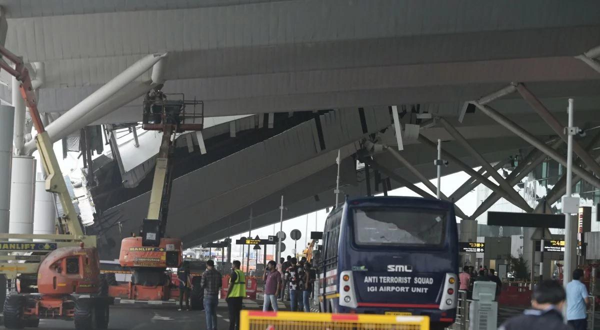 Deszczowa noc doprowadziła do tragedii na lotnisku w Delhi. Zawalił się dach