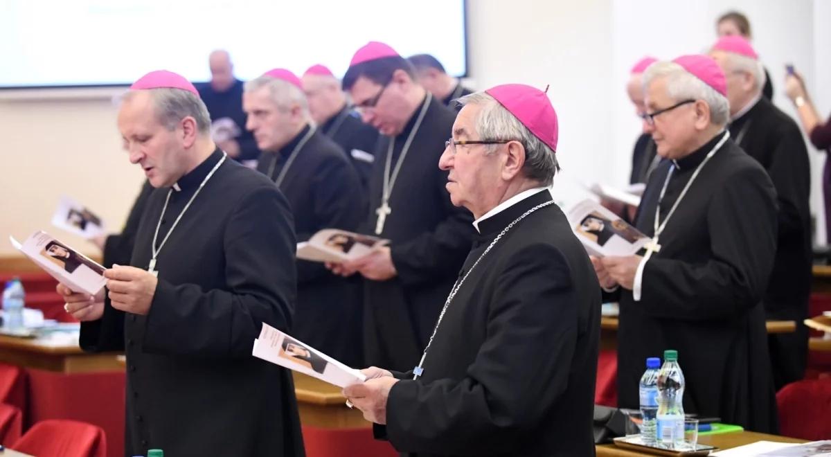 Biskupi nie popierają projektów, które przewidują karanie kobiet za aborcję
