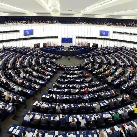 Komisja Europejska uruchamia art. 7 wobec Polski. Reakcje grup politycznych Parlamentu Europejskiego