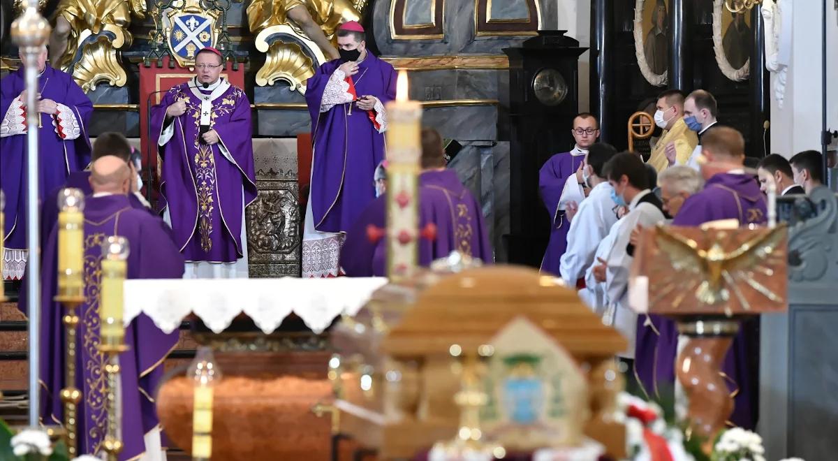 "Dziękujemy za świadectwo jego życia". Ostatnie pożegnanie bpa Józefa Zawitkowskiego