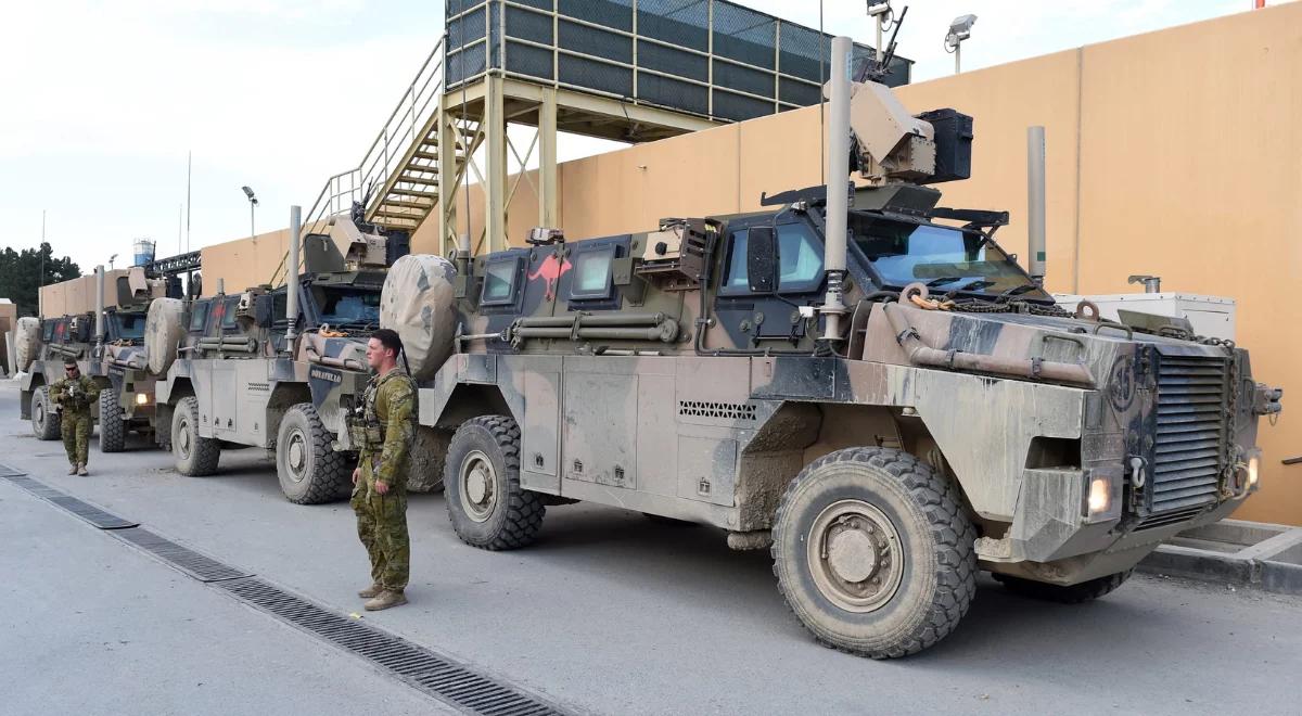 "Sprawdziły się w boju". Naczelny Dowódca Sił Zbrojnych Ukrainy o australijskich transporterach Bushmaster