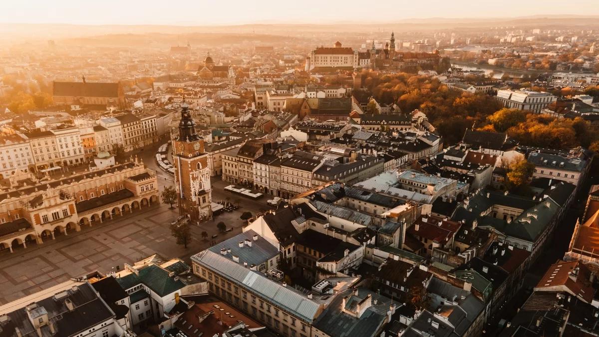 Krakowski magistrat szasta dodatkami dla urzędników. Kwota robi wrażenie