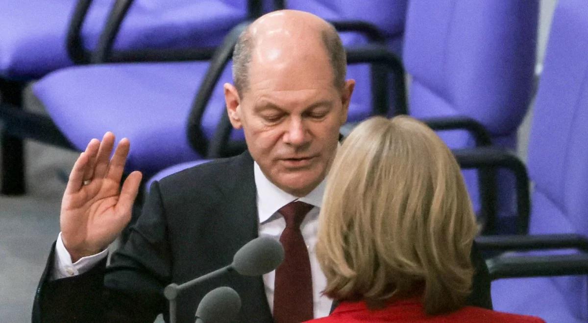 Scholz zaprzysiężony na kanclerza. W przeciwieństwie do Merkel nie dodał "tak mi dopomóż Bóg"