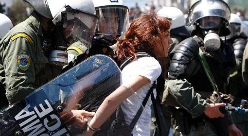 Grecy znów protestują przeciwko oszczędnościom. Policja użyła gazu