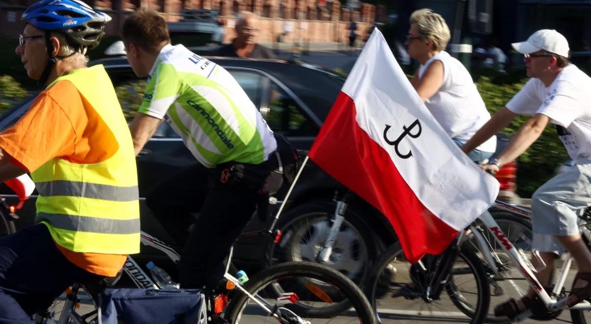 Masa Powstańcza 2015 na ulicach Warszawy. Rowerami śladami Powstania Warszawskiego