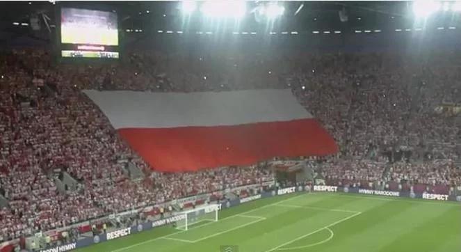 Więcej flag na meczach niż podczas świąt