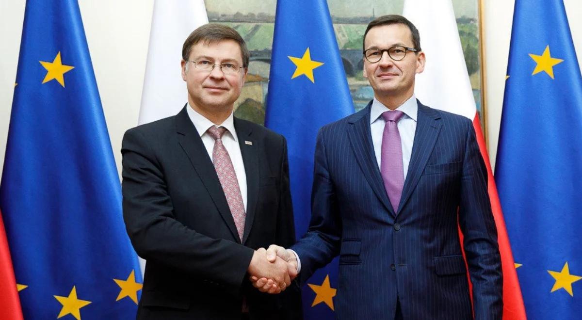 Premier Mateusz Morawiecki spotkał się wiceszefem KE Valdisem Dombrovskisem