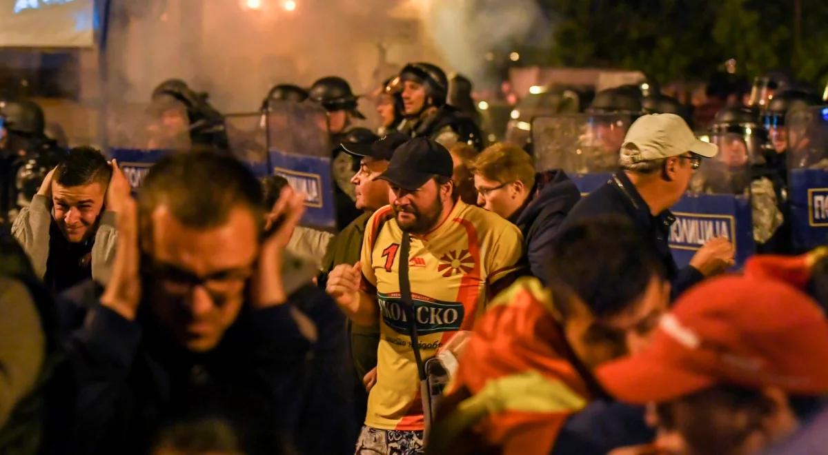 Tłum w parlamencie w Skopje. Policja rozproszyła protest