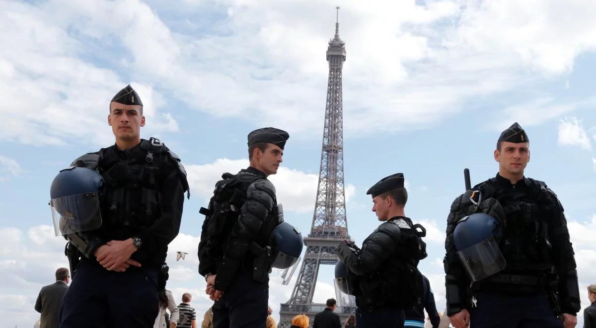 Francja: MSW chce rozwiązać trzy skrajnie prawicowe organizacje po antyislamskich protestach