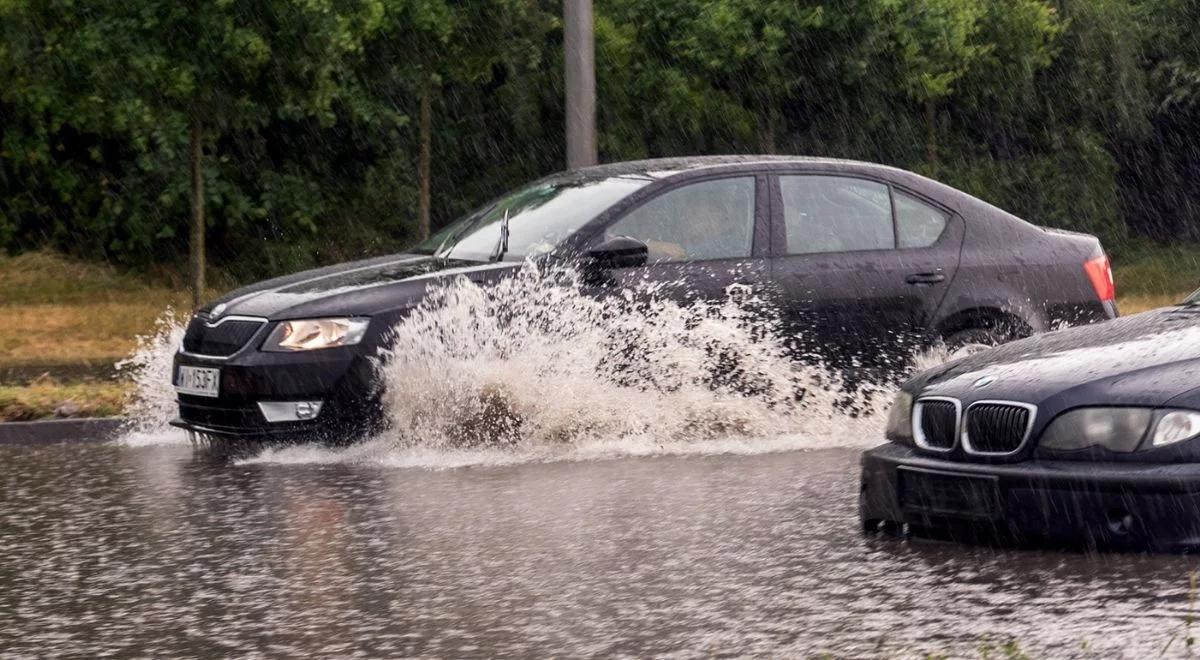 Burze nad Polską. RCB: ponad 23 tys. odbiorców bez prądu