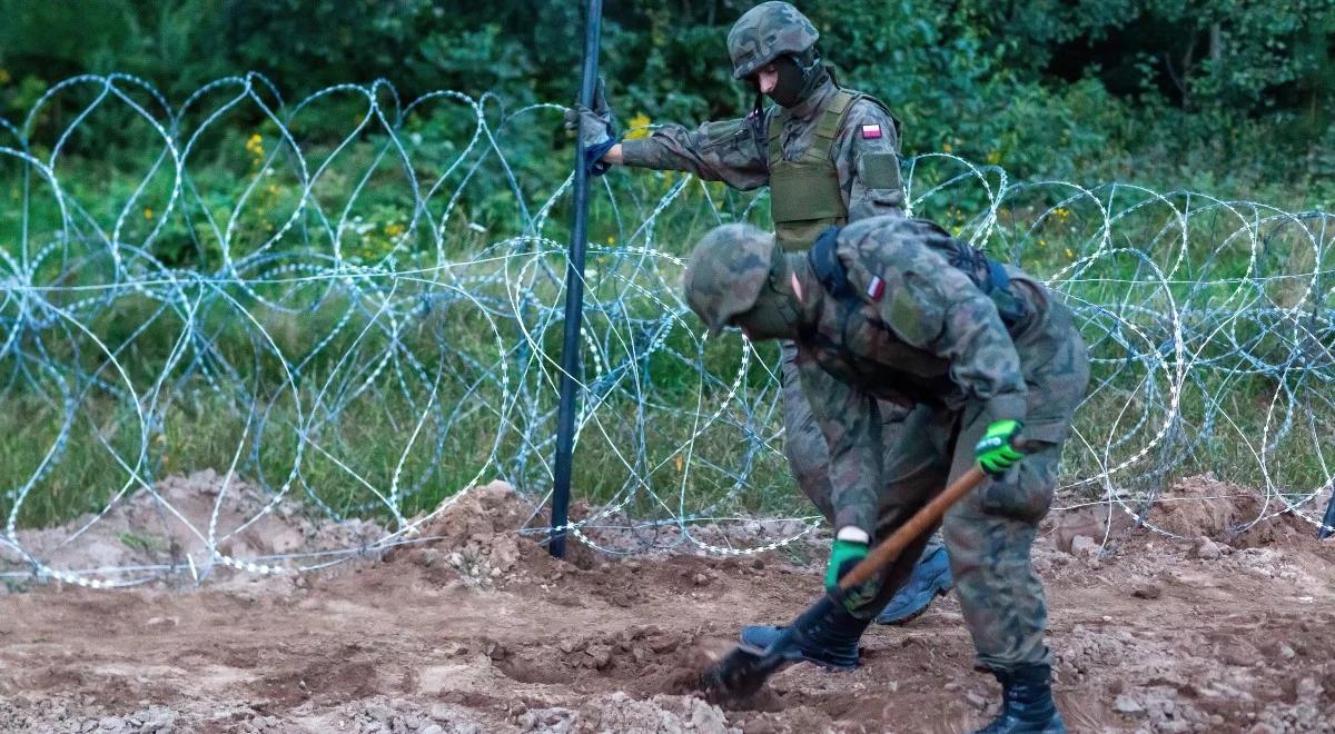 Polska odpowiada na prowokacje reżimu Łukaszenki. Rozpoczęto budowę płotu na granicy z Białorusią