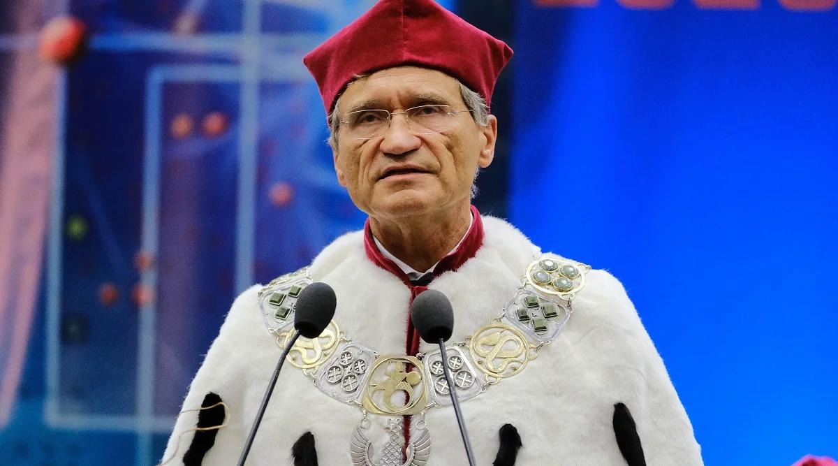 "Czuję się odpowiedzialny". Rektor WUM przeprasza za nieprawidłowości podczas szczepień