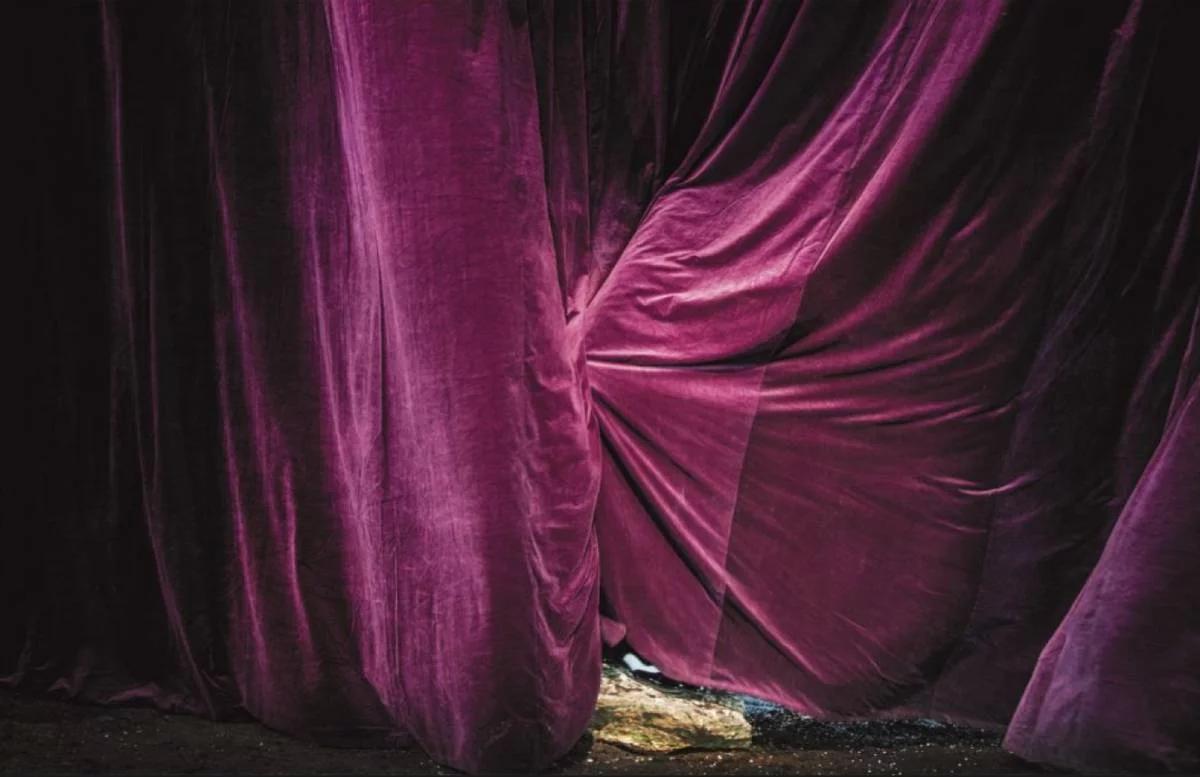 "Czuję to medium". Magda Hueckel o fotografii teatralnej