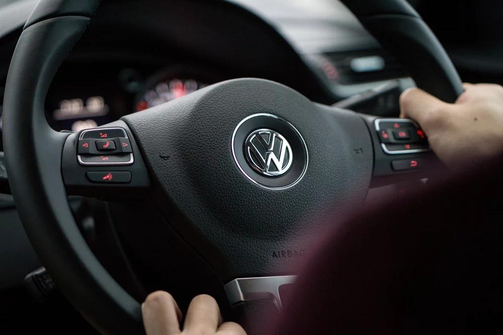 VW sprzedał w zeszłym roku więcej samochodów niż Toyota