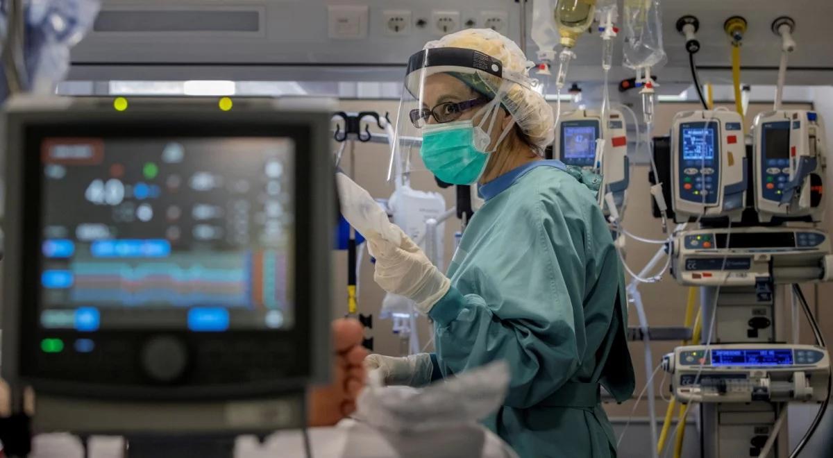 Regiony w Hiszpanii luzują obostrzenia. Rząd ostrzega przed trzecią falą epidemii 