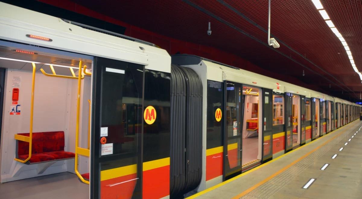 Warszawa: przywrócono kursowanie pociągów metra na całej pierwszej linii