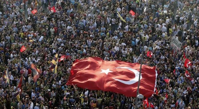 Protesty w Turcji. Premier: dajcie tym ludziom lekcję