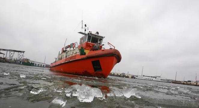 Akcja na Wiśle: sześć lodołamaczy kruszy lód