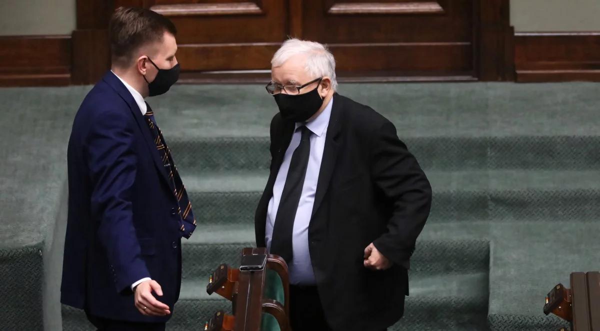 Schreiber: PiS nie zamierza odbierać dodatków dla medyków
