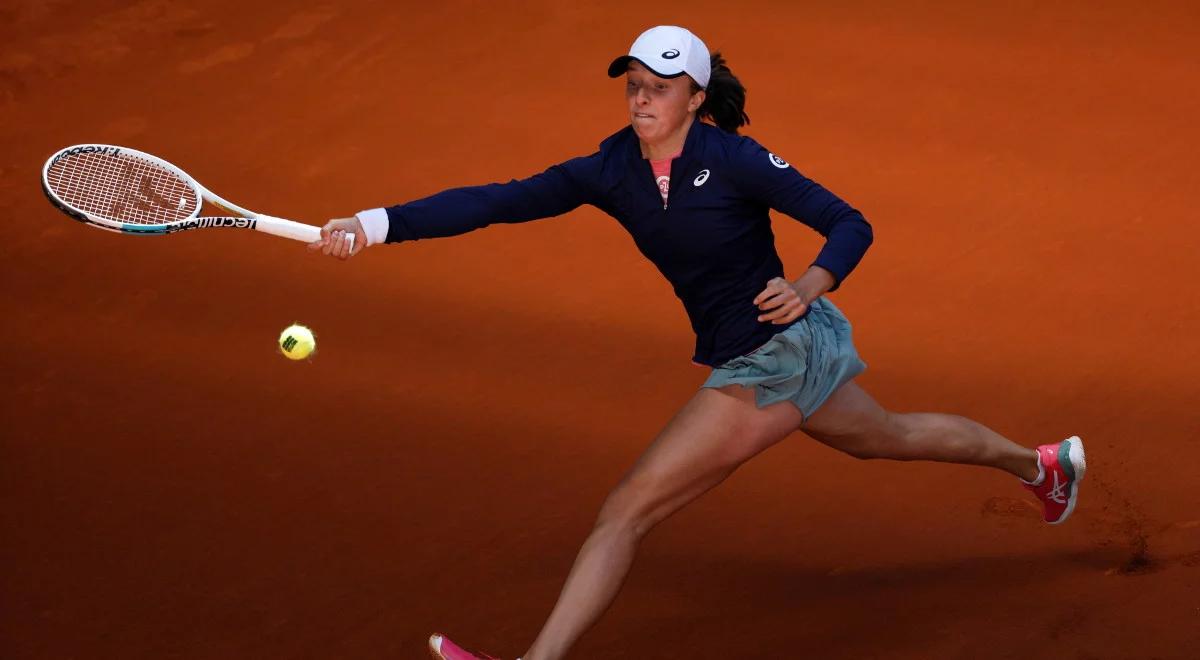 WTA Madryt: Iga Świątek w 1/8 finału po jedenastu piłkach meczowych. Teraz zagra z liderką rankingu