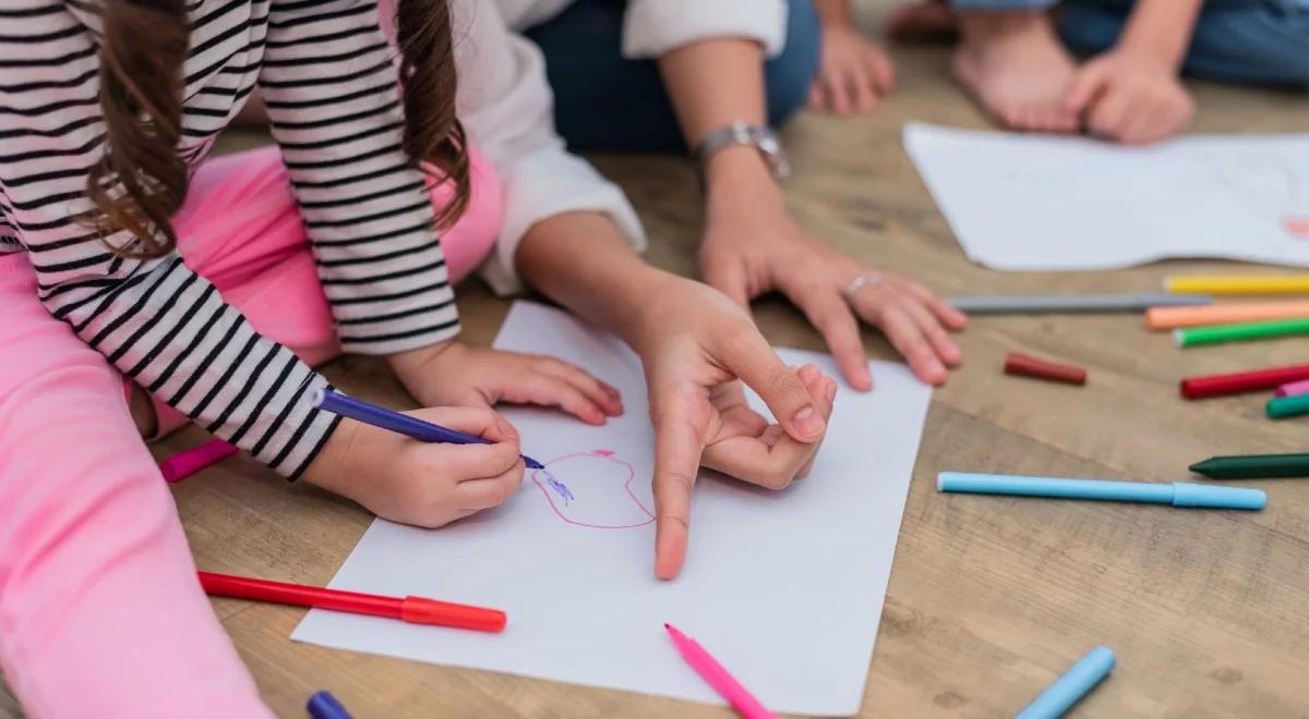 Opiekunki szarpały i biły dzieci, nagrała je pracownica. Teraz może mieć kłopoty