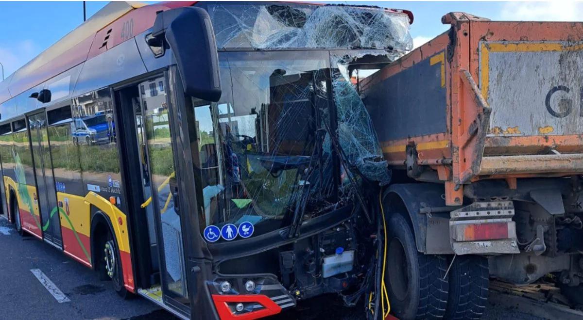 Dwie osoby ranne w wypadku w Grudziądzu. Autobus zderzył się z wywrotką