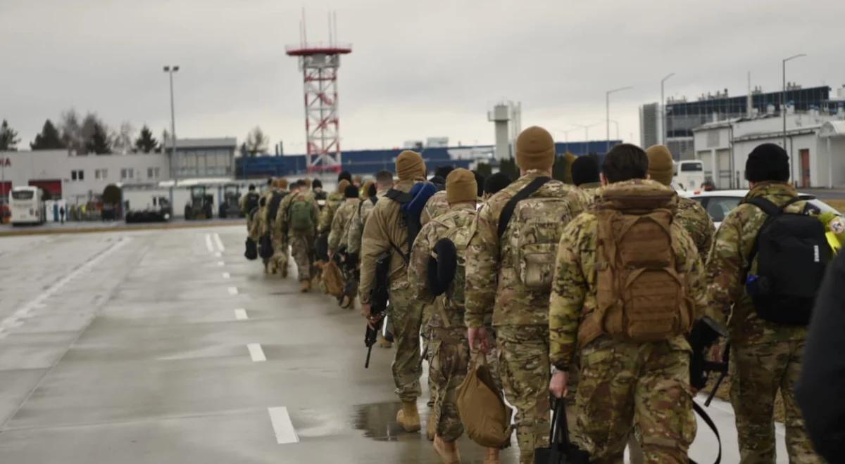 W Polsce wylądowali kolejni amerykańscy żołnierze. "Trwa wzmacnianie bezpieczeństwa w regionie"