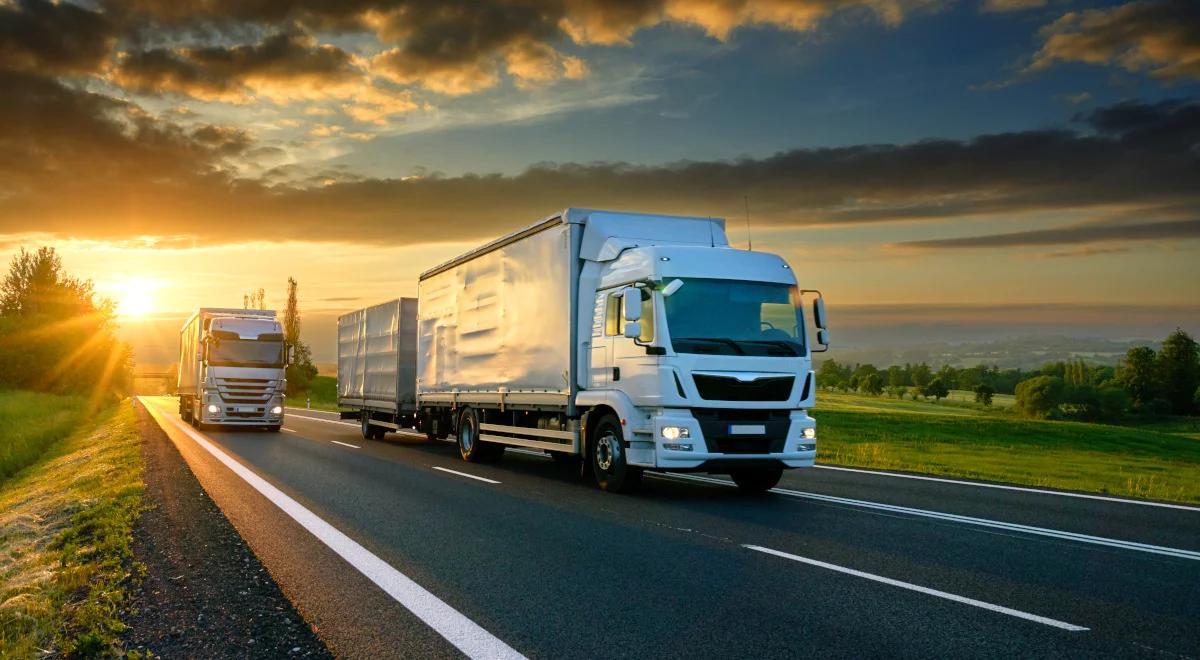 Od dziś koniec z wyścigami TIR-ów na autostradach. W życie wchodzą nowe przepisy