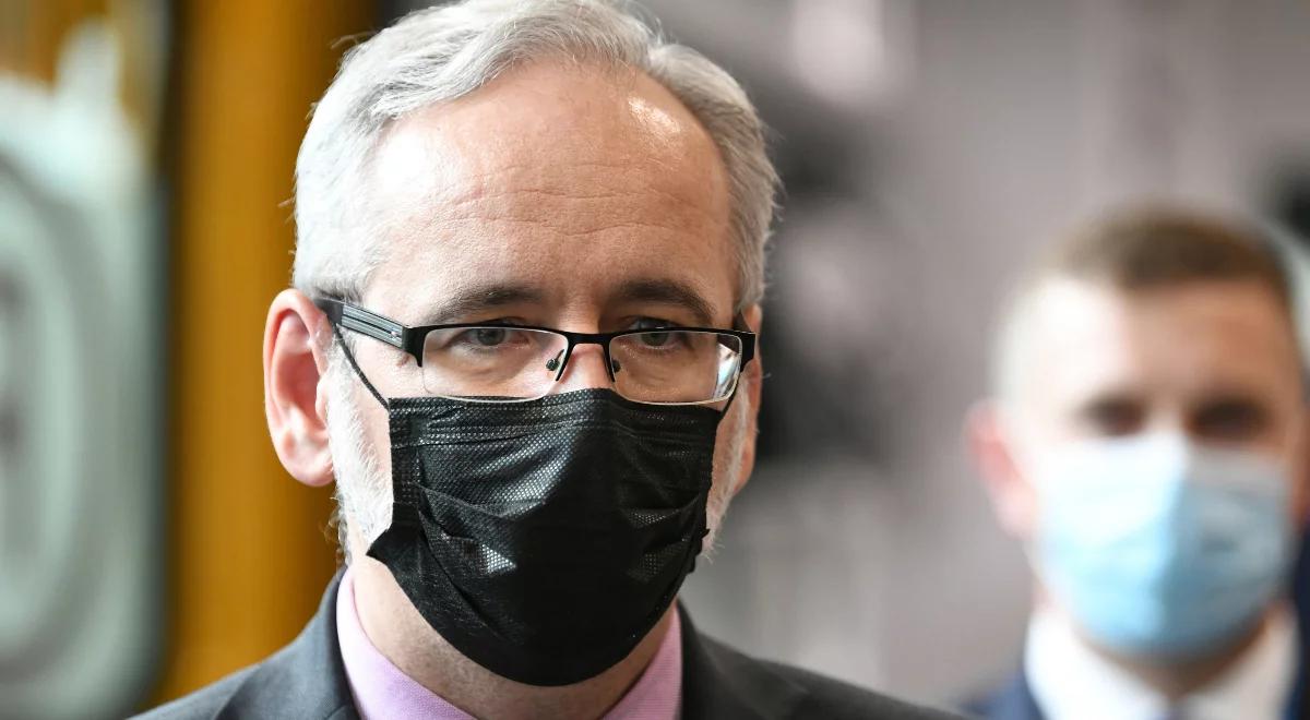 Liczba zachorowań na COVID-19 w tym miesiącu będzie rosła. Szef MZ podał prognozy