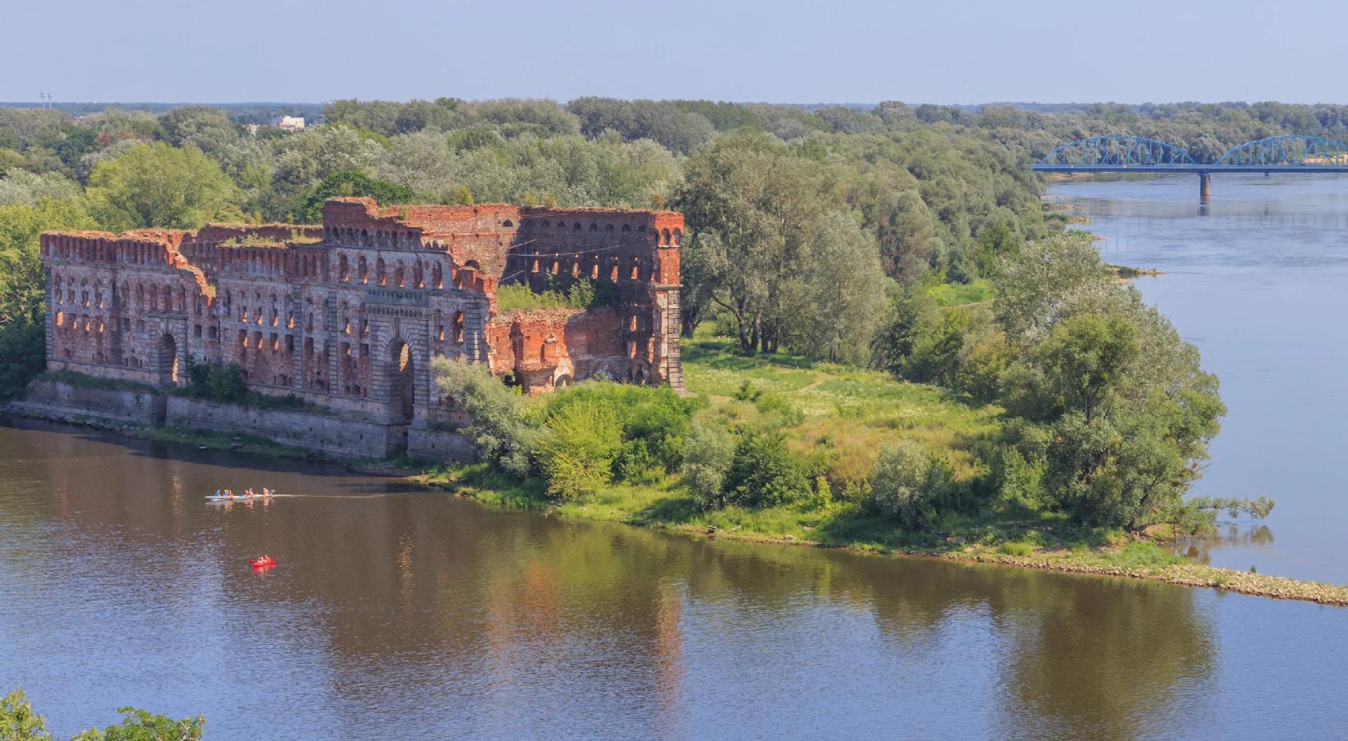 Zagadkowa łódź odnaleziona w pobliżu Twierdzy Modlin. "Może pochodzić z neolitu lub XIX wieku" 